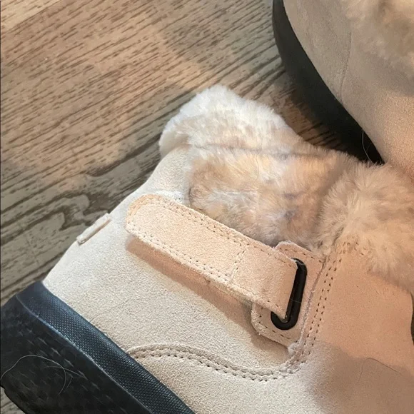 Skechers Women's Beige Fur-Lined GOGA MAT Winter Boots - Picture 7 of 8